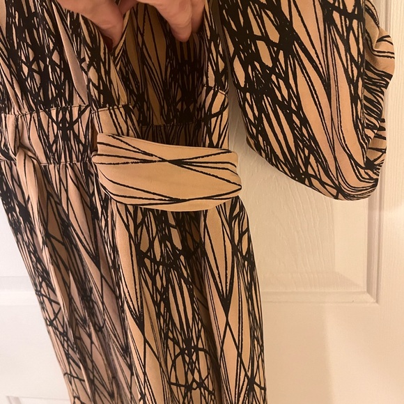 Dress - Picture 6 of 7